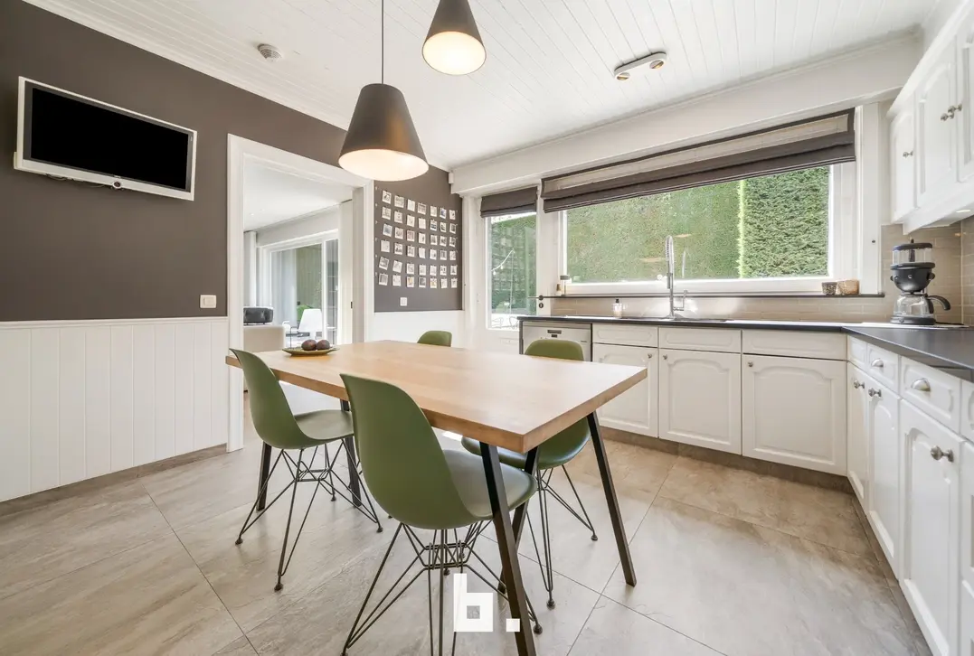 Stijlvolle gerenoveerde woning met 4 slaapkamers en garage op topligging! - Roeselare