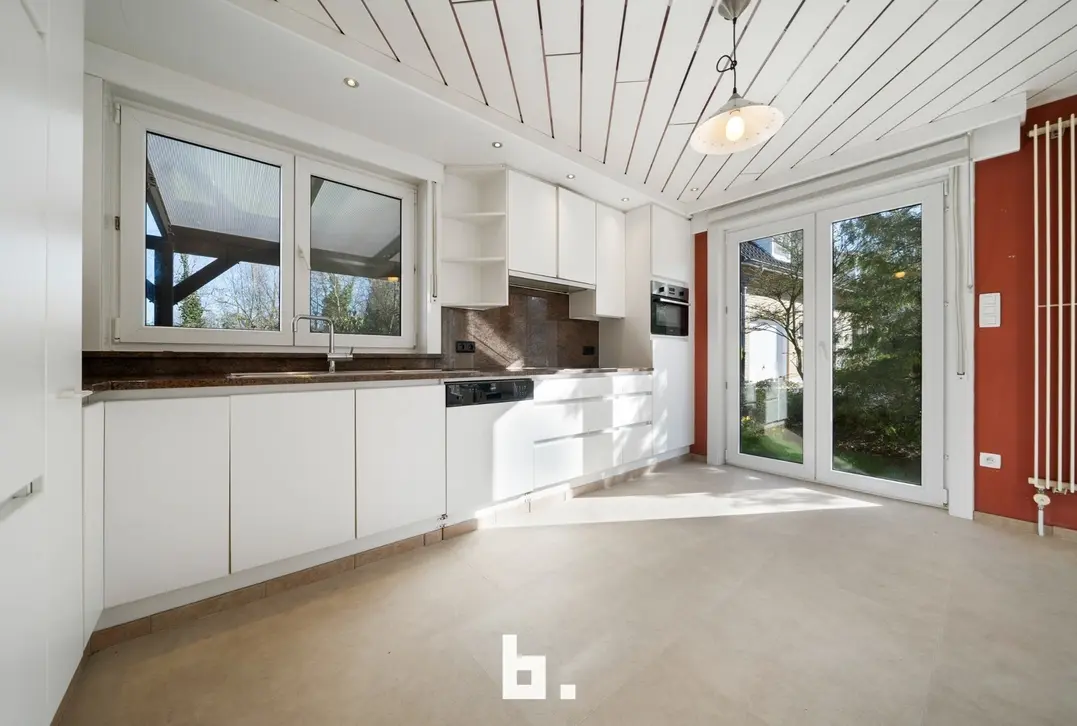 Open bebouwing met 3 slaapkamers en garage op uitstekende ligging - Sint-Andries