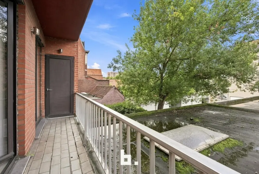 Instapklaar 2-slaapkamerappartement op topligging in Izegem - Izegem
