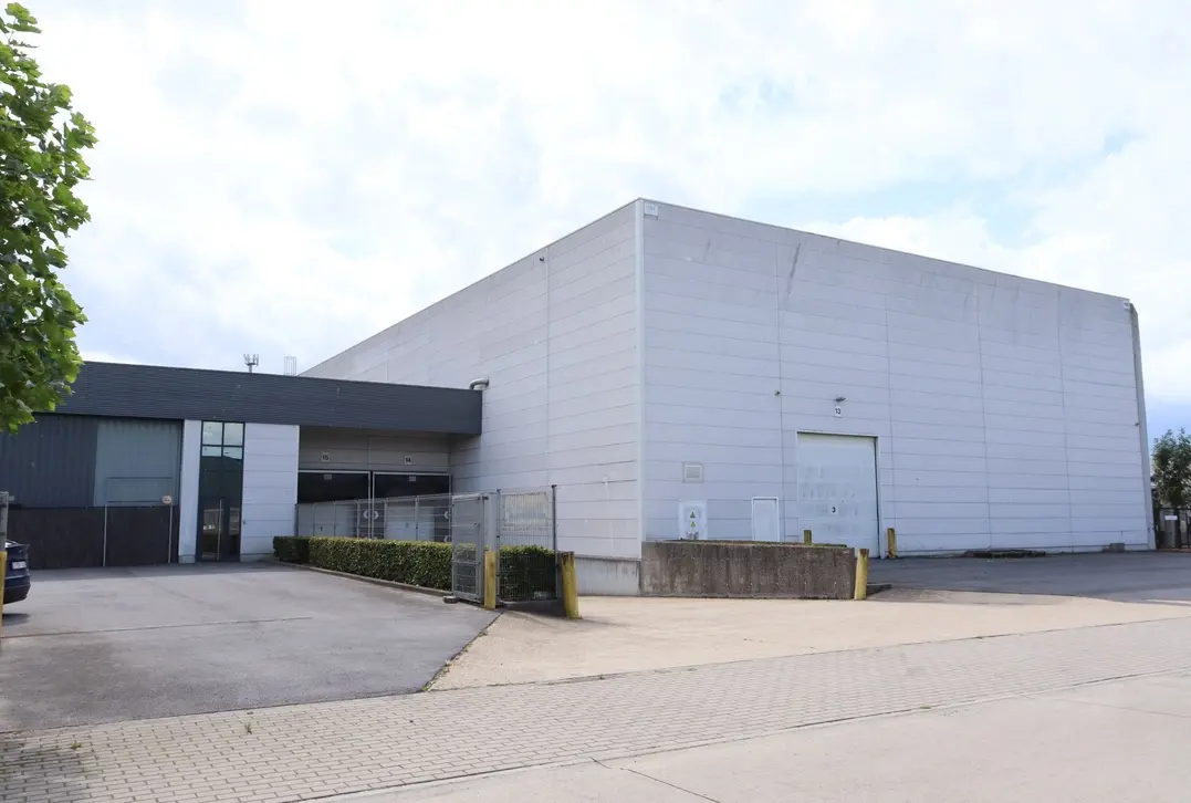 Logistiek magazijn te huur aan de A10 - Oostende