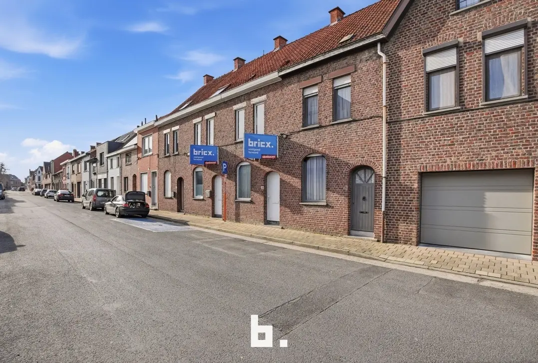 Te renoveren stadswoning met tuin op uitstekende ligging in Roeselare - Roeselare