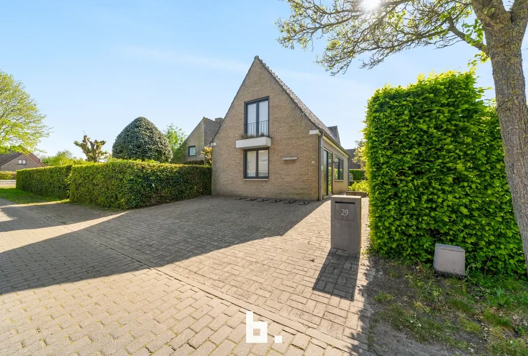 Uitzonderlijk ruime villa met praktijkruimte - Varsenare
