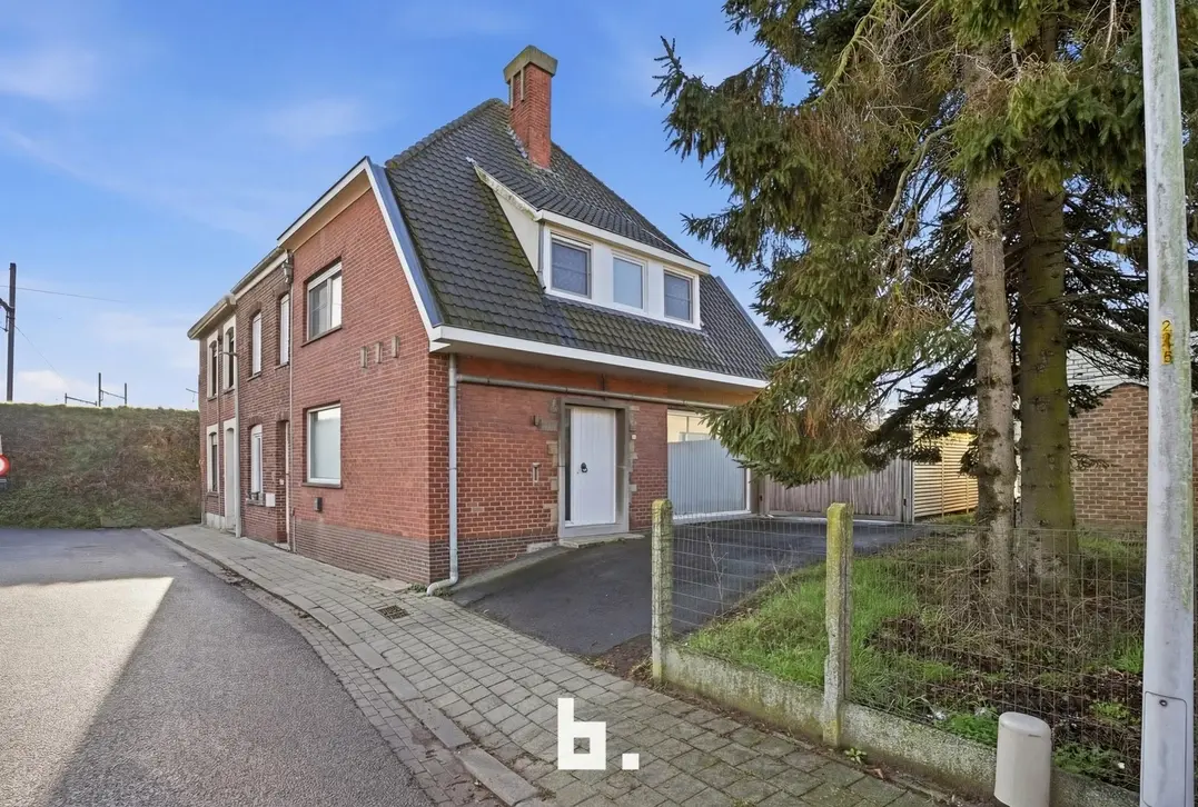 Charmante halfopen woning met tuin en carport in rustige straat-0 Kortrijk-€235.000