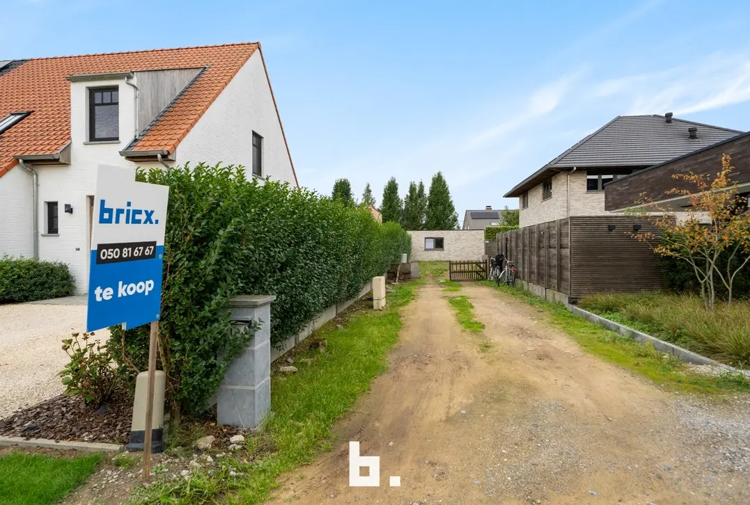 Prachtige nieuwbouwvilla met 4 ruime slaapkamers, inpandige garage en tuin - Zwevezele