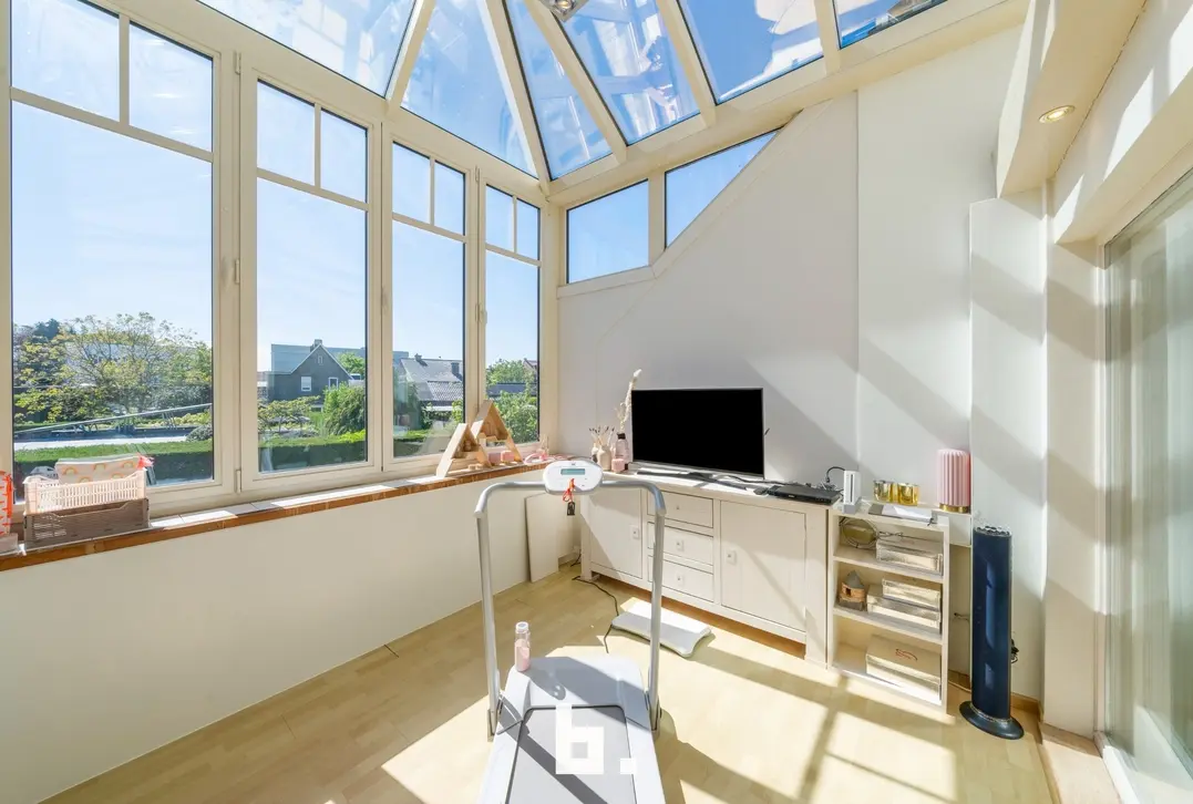 Stijlvolle gerenoveerde woning met 4 slaapkamers en garage op topligging! - Roeselare
