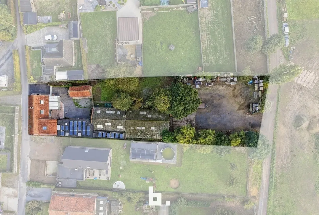 Ruime woning met 5 slaapkamers en veelzijdige loods met tal van mogelijkheden - Staden