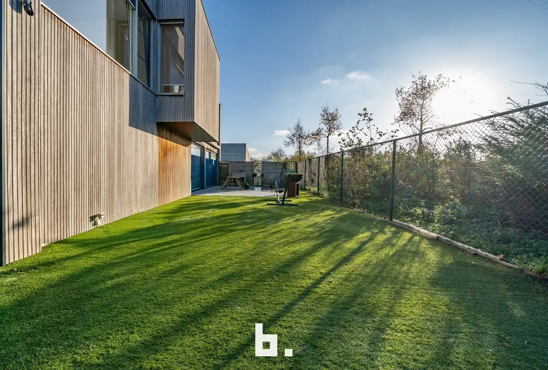 Luxueuze loods met appartement - Jabbeke