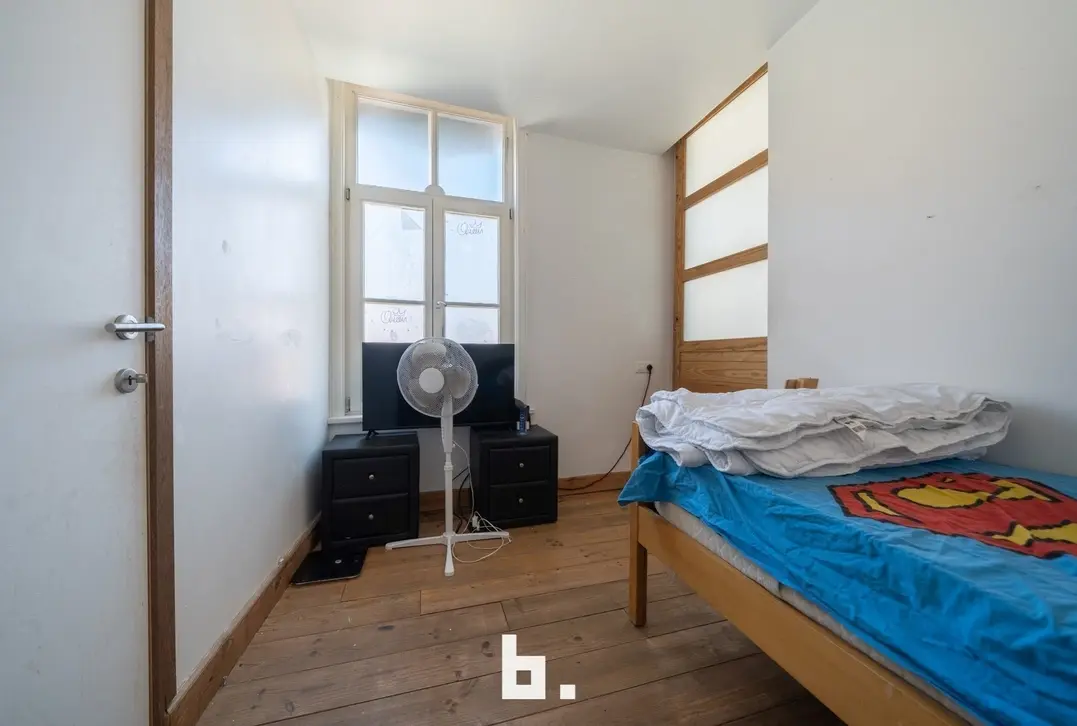 Instapklare hoekwoning met 4 slaapkamers op zeer mooie locatie te centrum Brugge - Brugge