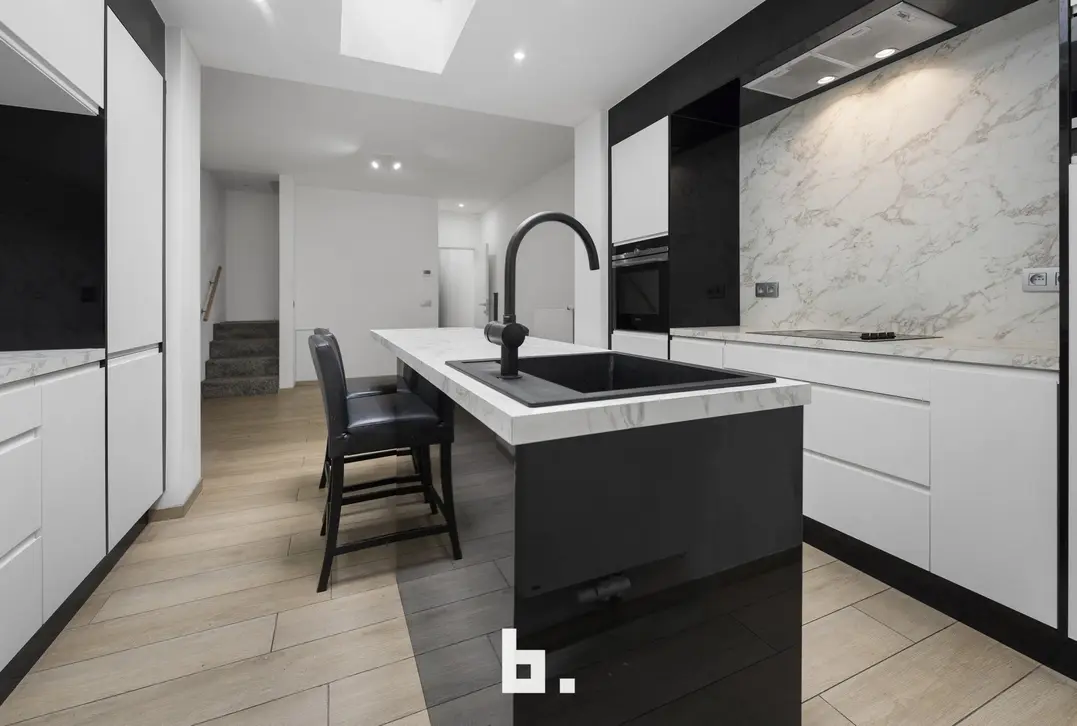 Gerenoveerde gezinswoning / kangoeroewoning met 5 kamers in Kuurne - Kuurne