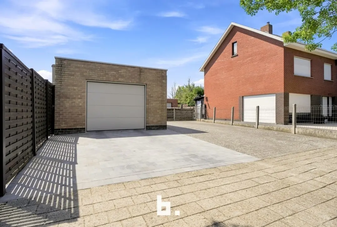 Ruime gezinswoning met 5 slaapkamers en tuin - Roeselare