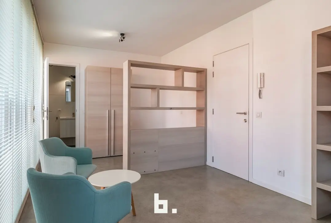  Interessante investering: 3 verhuurde studentenkamers met private badkamer op toplocatie in Kortrijk! - Kortrijk
