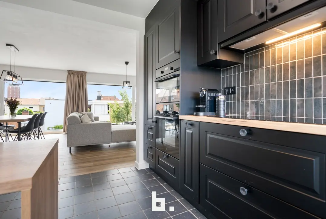 Instapklare woning met ruime loods - Sint-Kruis