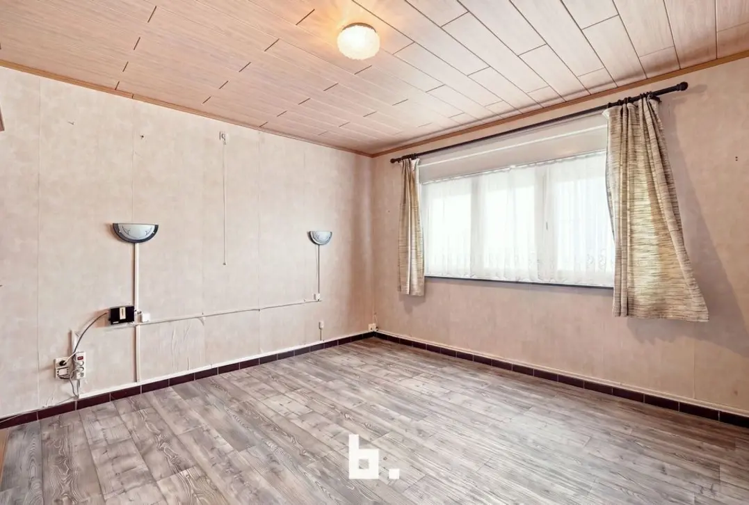 Gezinswoning met zonnige tuin, garage en oprit - Roeselare