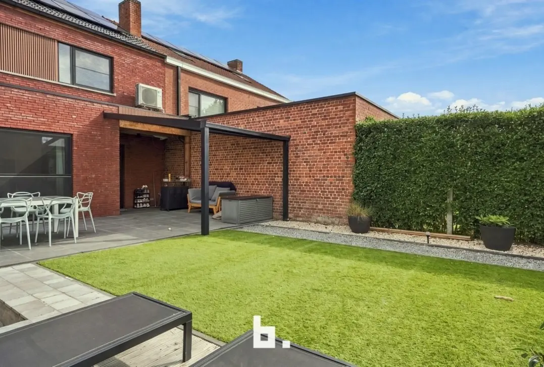 Volledig heropgebouwde energienegatieve woning met 3 slaapkamers, grote garage en carport! - Izegem