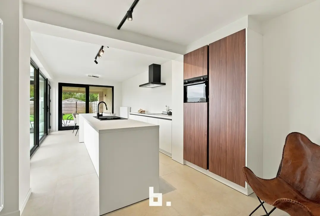 Instapklare, volledig gerenoveerde woning met 5 slaapkamers en 219 m² woonoppervlakte! - Ledegem