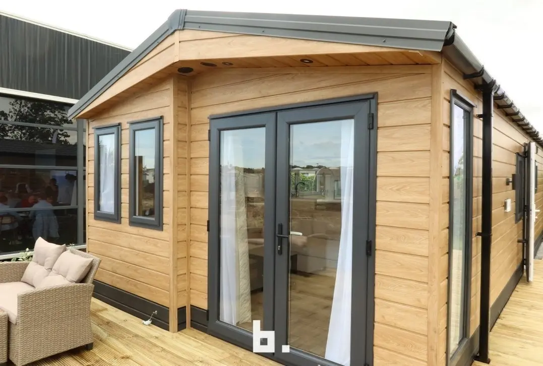 Nieuwe  chalets op topligging vlak tegen de zee te Wenduine  - De Haan