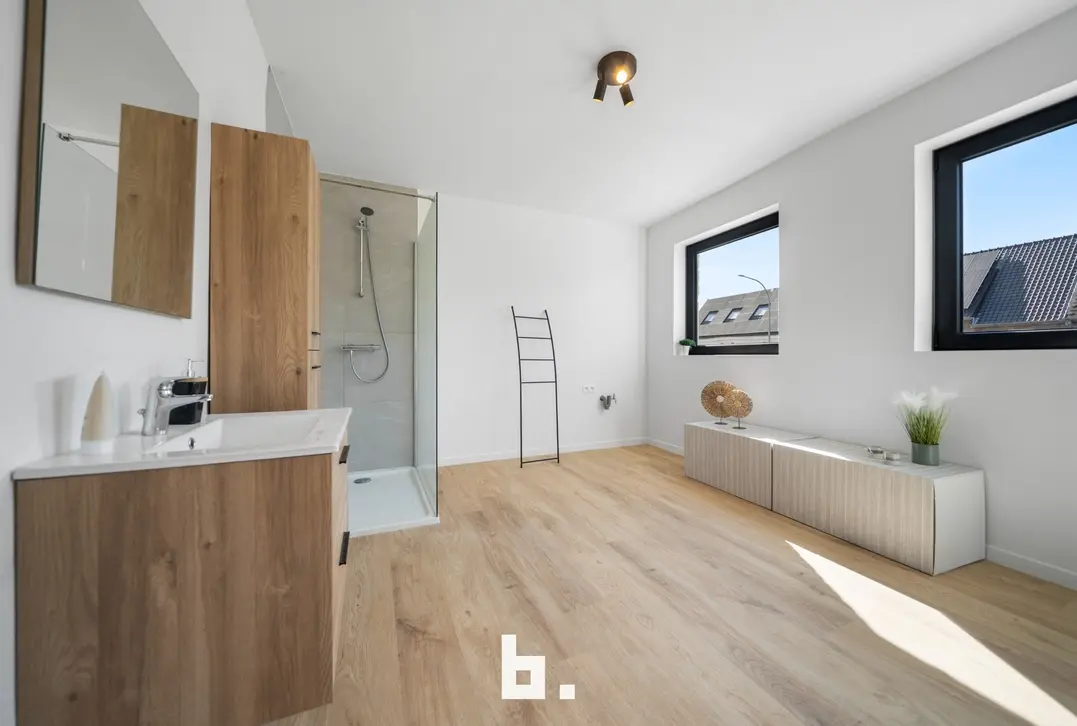 Stijlvol gerenoveerde woning met 3 slpks en prachtige tuin te Brugge waar ruimte, licht en verfijning samenkomen - Brugge