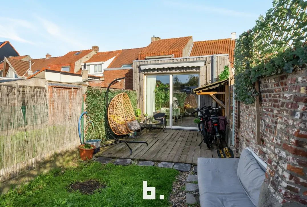 Charmante hoekwoning met 2 slaapkamers en tuin. - Sint-Andries