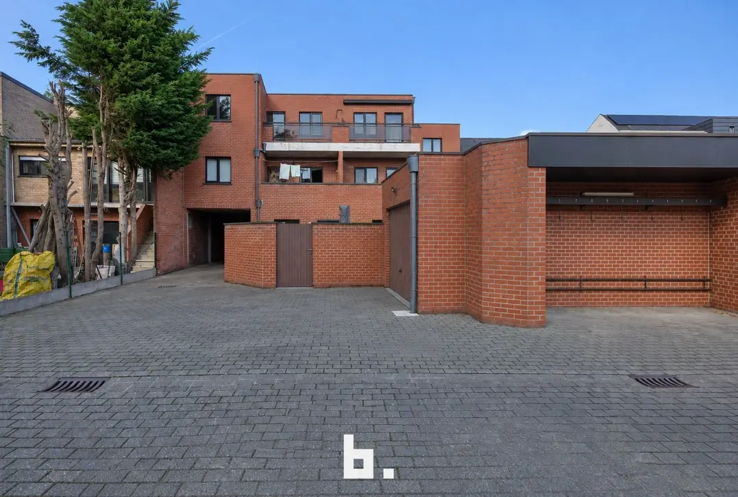 Ruim appartement met 2 slaapkamers en garagebox - Sint-Andries