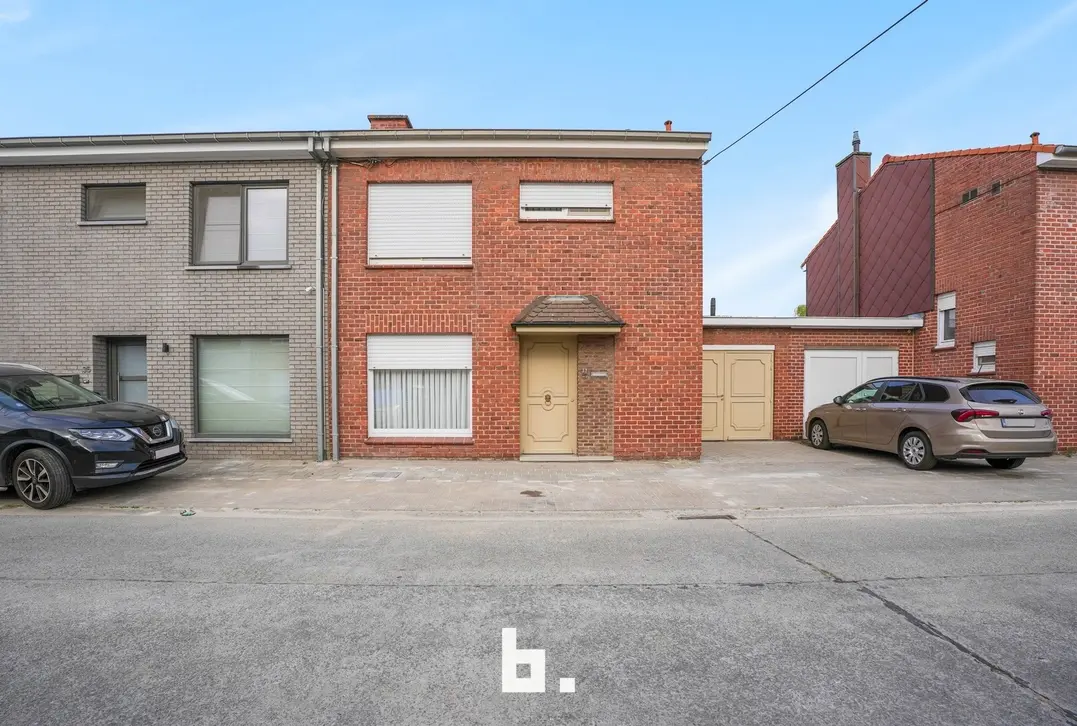 Ruime woning met 3 slaapkamers, veranda, tuin en garage in het centrum - Roeselare