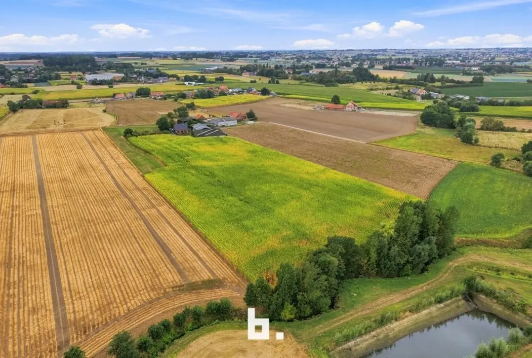 Unieke landelijke eigendom met loods op ruim 2,3 hectare - Kortemark