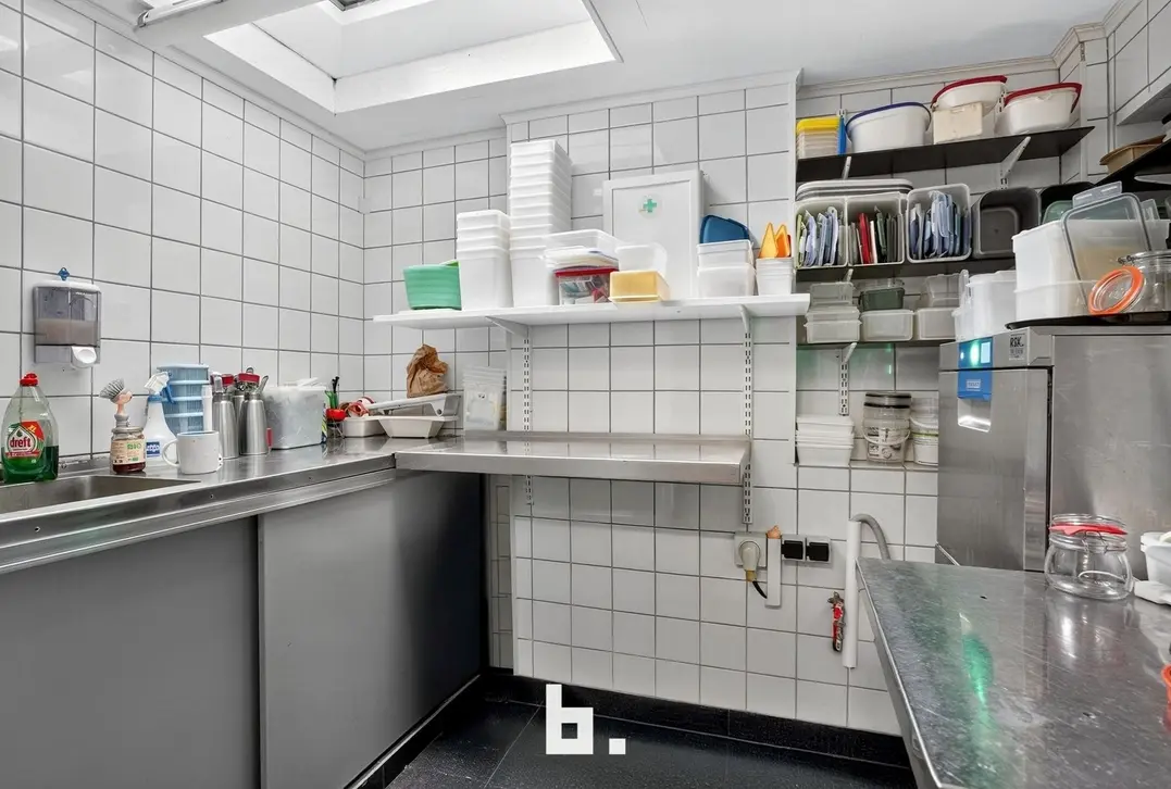 Tophorecazaak met woonst te koop op absolute A-locatie te Diksmuide - Diksmuide
