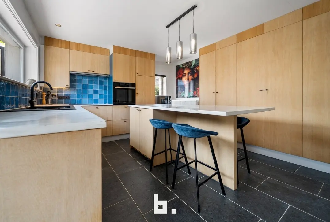 Knappe villa met praktijk in doodlopende straat - Torhout