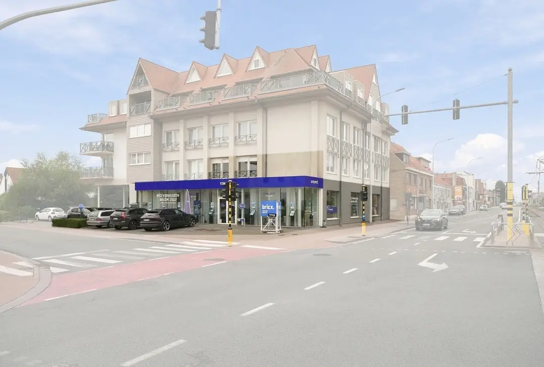 Uniek handelspand op A+++ toplocatie in Nieuwpoort | ruim parkeergelegenheid, garage & appartement - Nieuwpoort