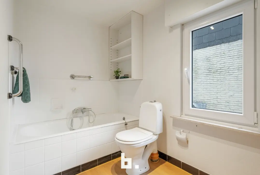 Energiezuinige gezinswoning met 3 slaapkamers en zonnige tuin te Brugge. - Brugge