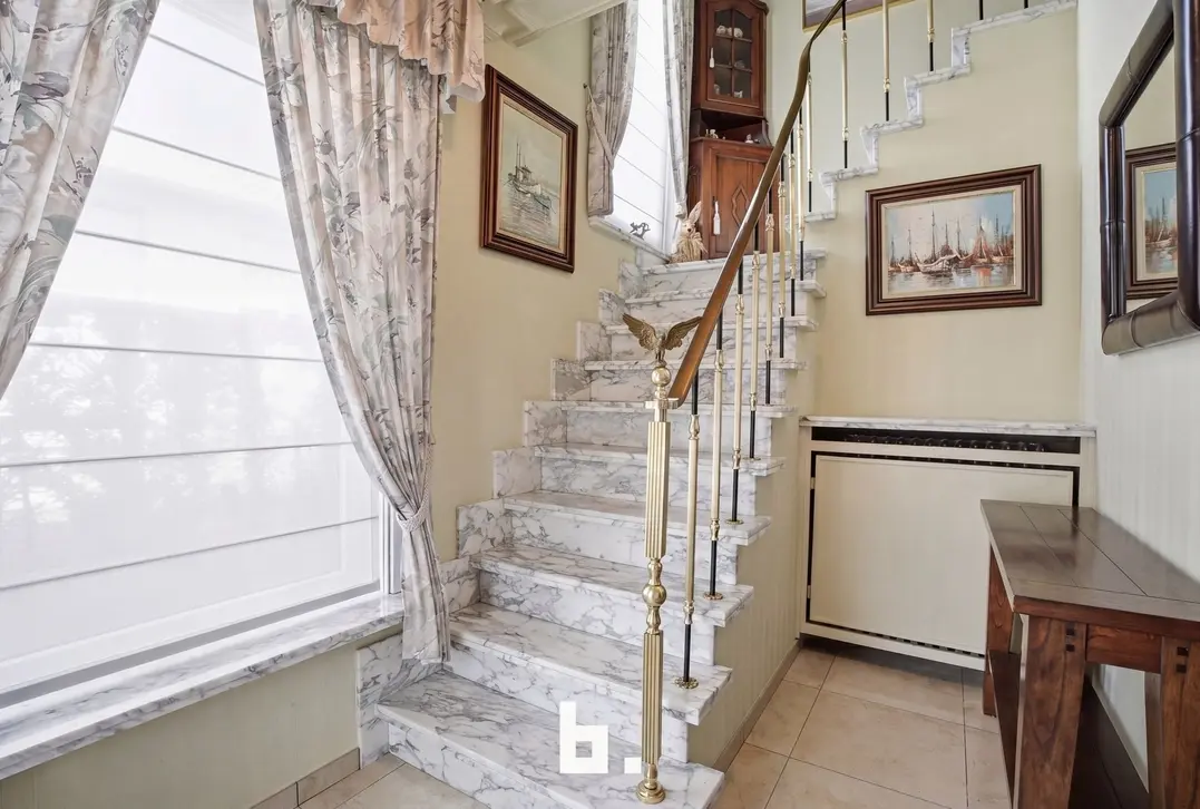 Ruime en veelzijdige woning met atelier op topligging in Izegem - Izegem