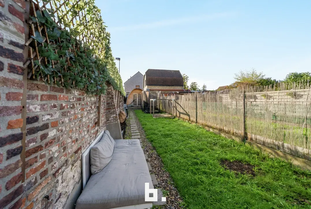 Charmante hoekwoning met 2 slaapkamers en tuin. - Sint-Andries