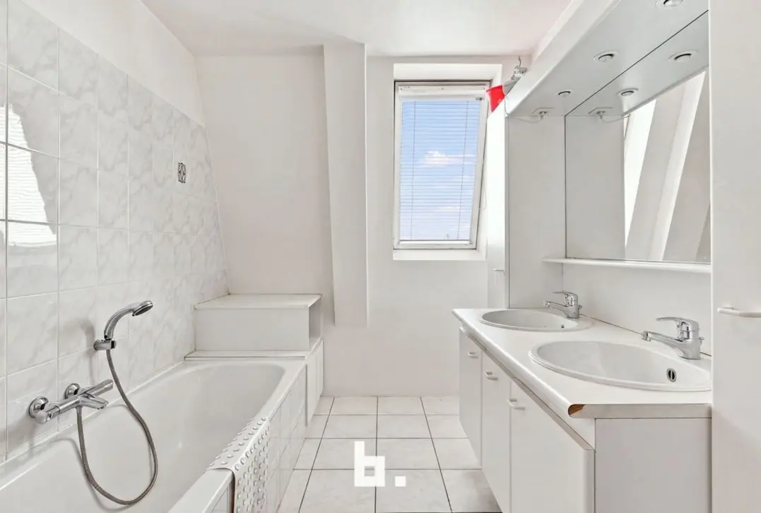 Riant dakappartement met 4 Slk en staanplaats - Roeselare