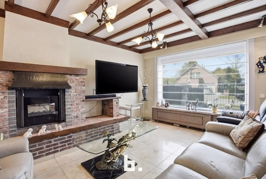 Ruime en veelzijdige woning met atelier op topligging in Izegem - Izegem