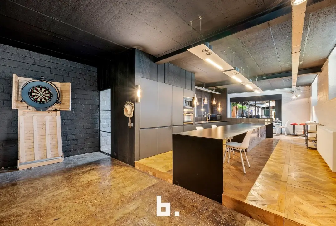 Uniek magazijn met kantoor in loftstijl - Kortrijk