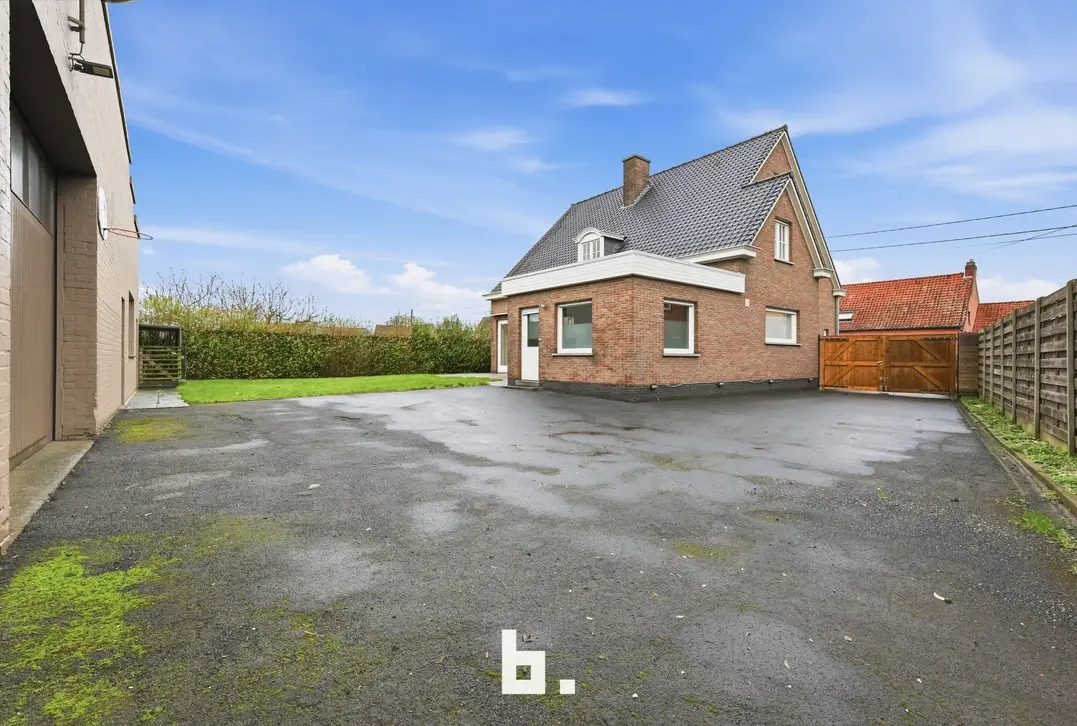 Villa met Loods in Sint-Eloois-Vijve - Waregem