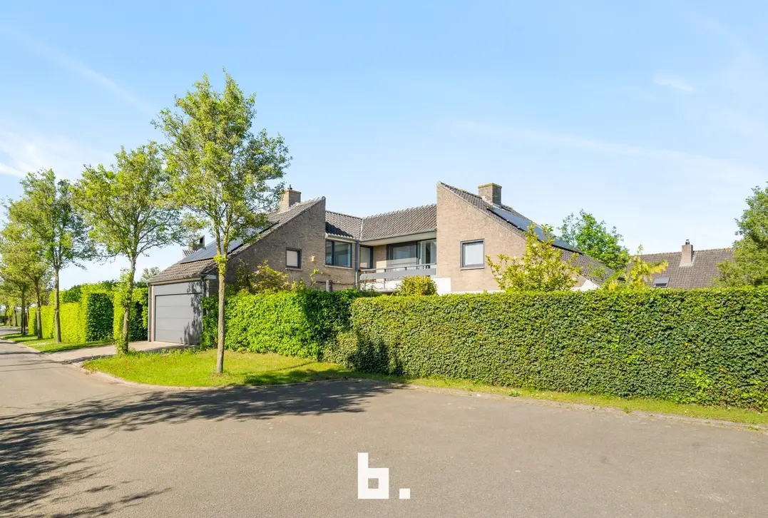 Uitzonderlijk ruime villa met praktijkruimte - Varsenare