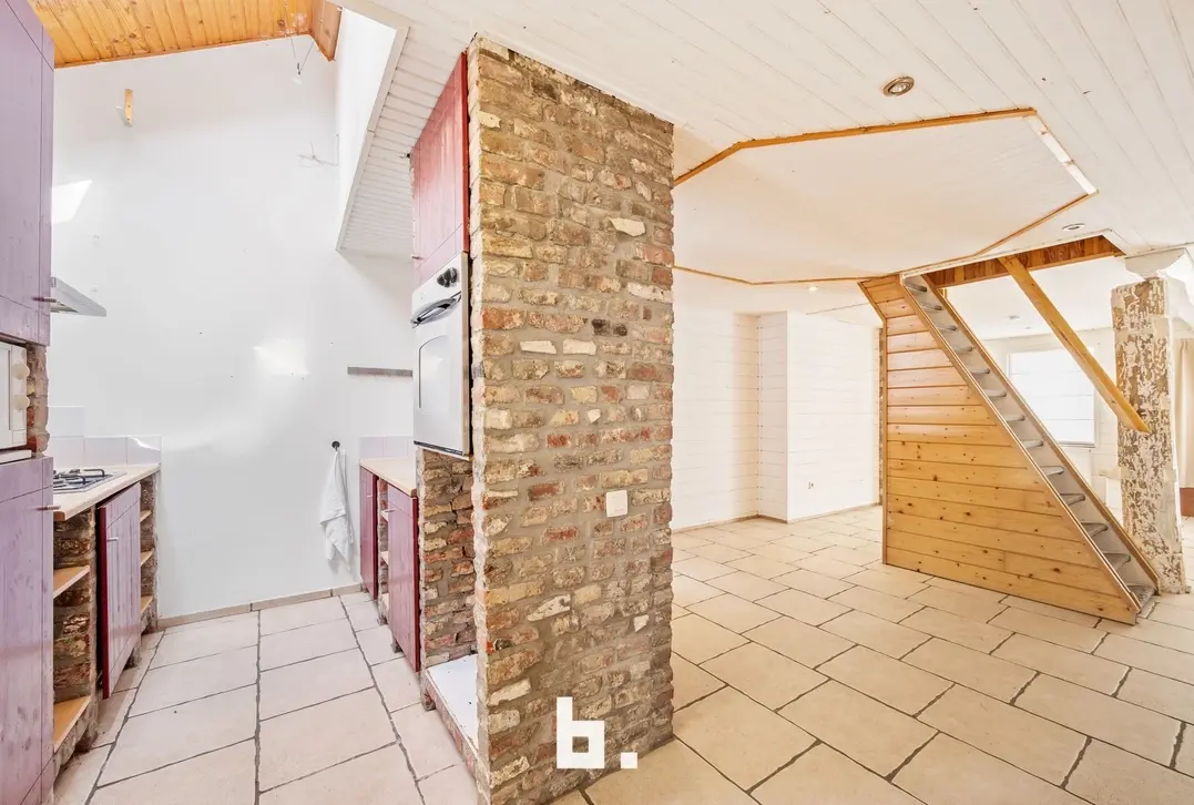 Woning met zeer veel potentieel te Kortrijk! - Kortrijk