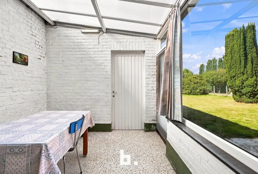 Ruime woning met grote tuin en bouwgrond - Roeselare