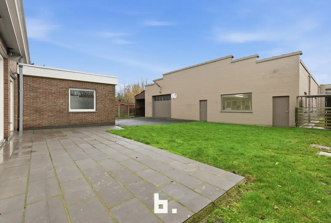 Villa met Loods in Sint-Eloois-Vijve - Waregem