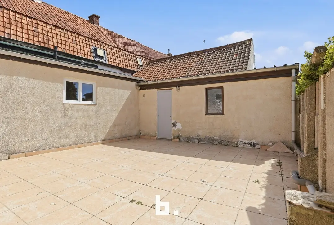 Ruime woning met veel potentieel op centrale ligging in Dadizele - Moorslede