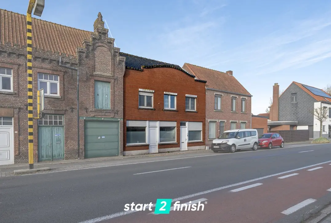 Ruime te renoveren woning boordevol potentieel - Oostkamp