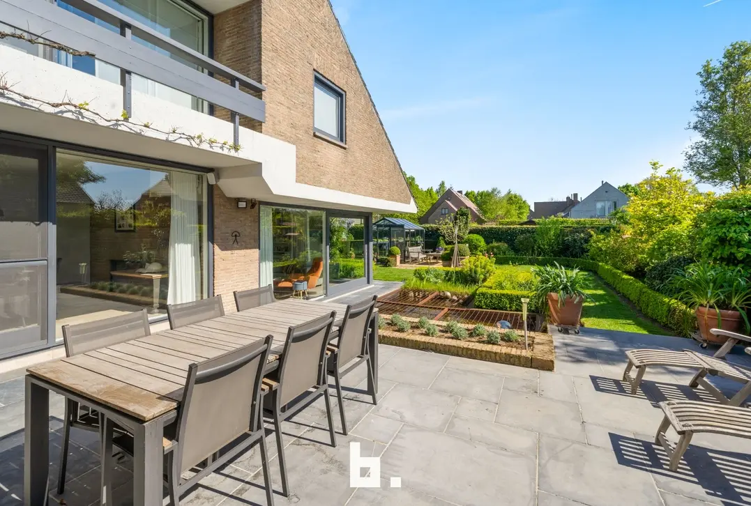 Uitzonderlijk ruime villa met praktijkruimte - Varsenare