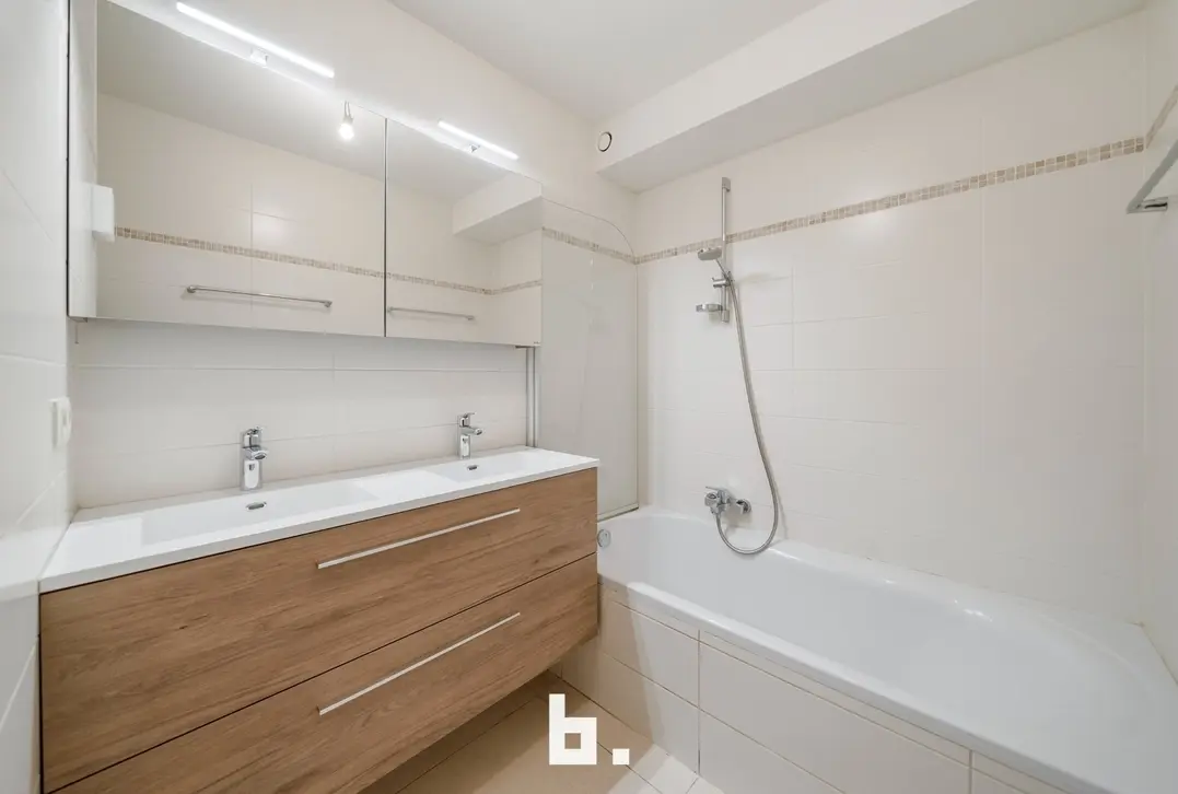 Instapklaar en zonnig appartement op toplocatie nabij zee - Oostende