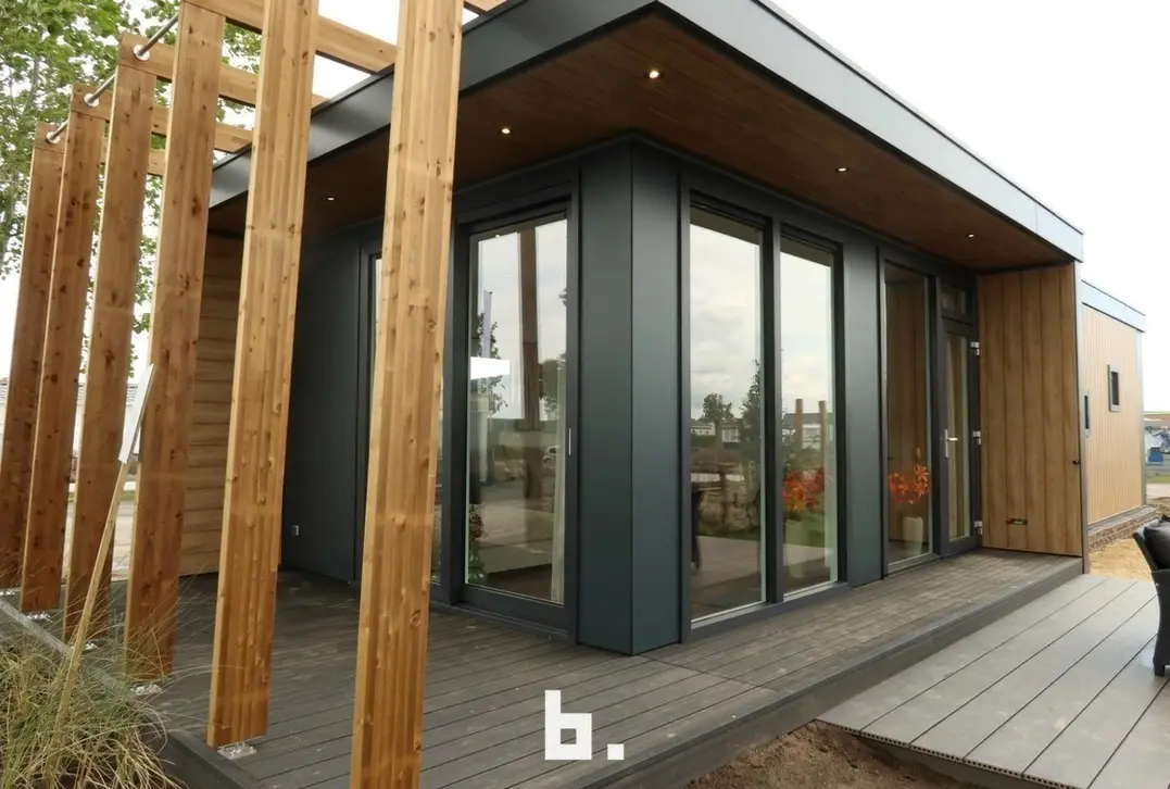 Nieuwe  chalets op topligging vlak tegen de zee te Wenduine  - De Haan