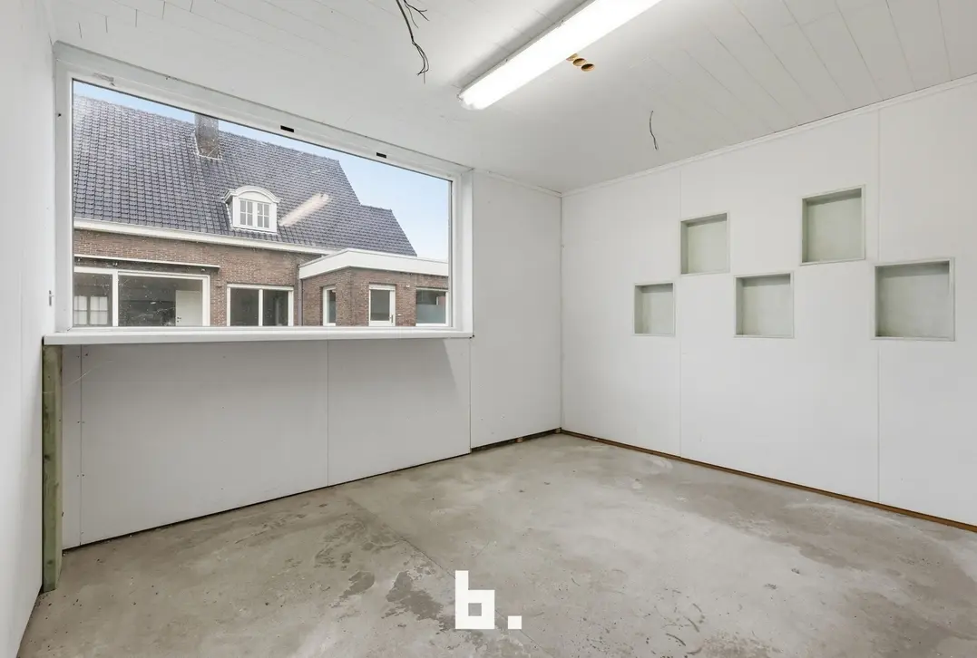 Loods van 450 m² en Woning te koop in Waregem - Waregem