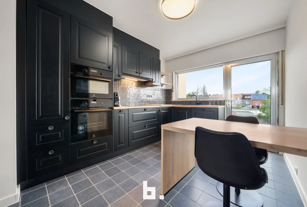 Instapklare woning met ruime loods - Sint-Kruis