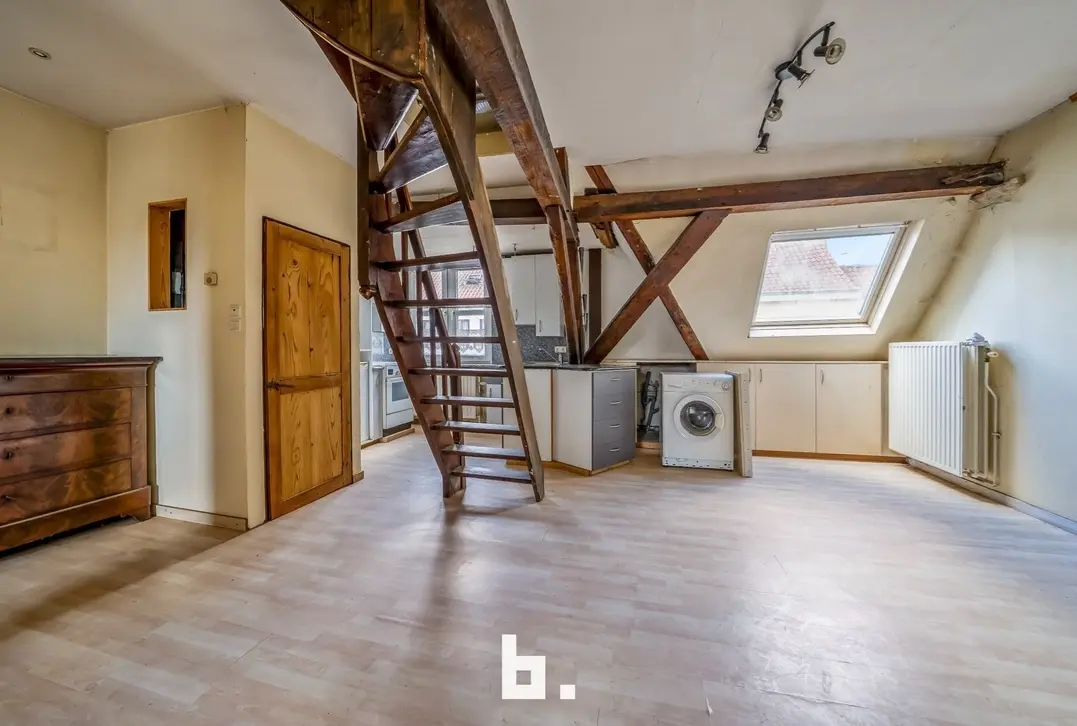Te renoveren handelspand met woonst in het historische Hart van Brugge - Brugge