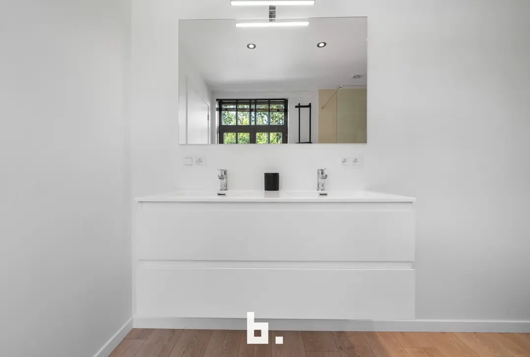 Perfect instapklare woning met gezellige tuin op uitstekende ligging - Sint-Kruis