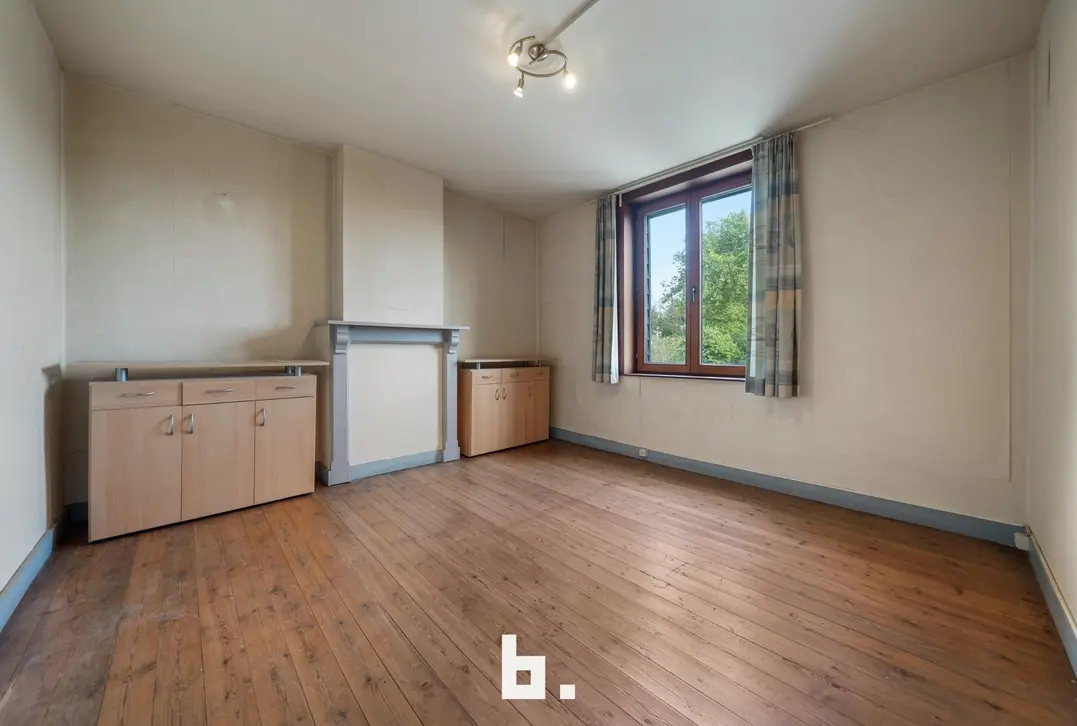 Te renoveren halfopen bebouwing 600m²met ruime tuin en garage op uitstekende ligging. - Sint-Andries
