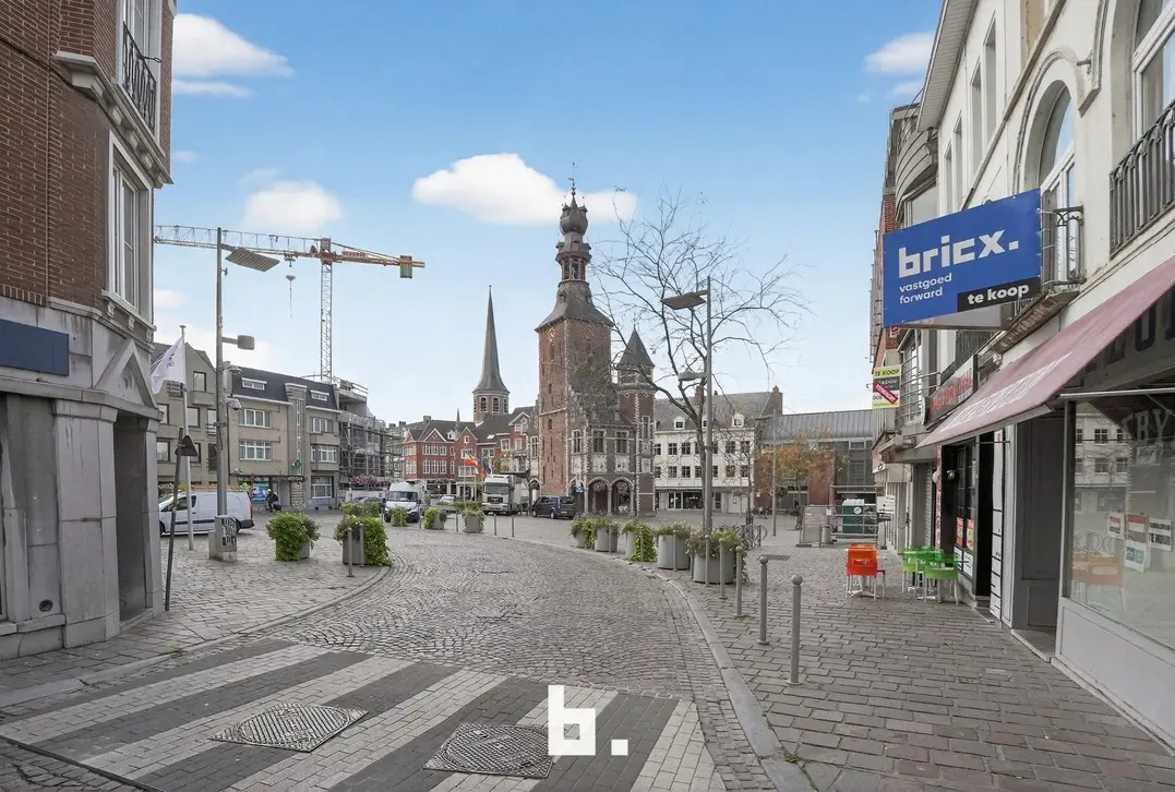 Unieke eigendom met handelsgelijkvloers en ruime woonst in hartje centrum - Tielt